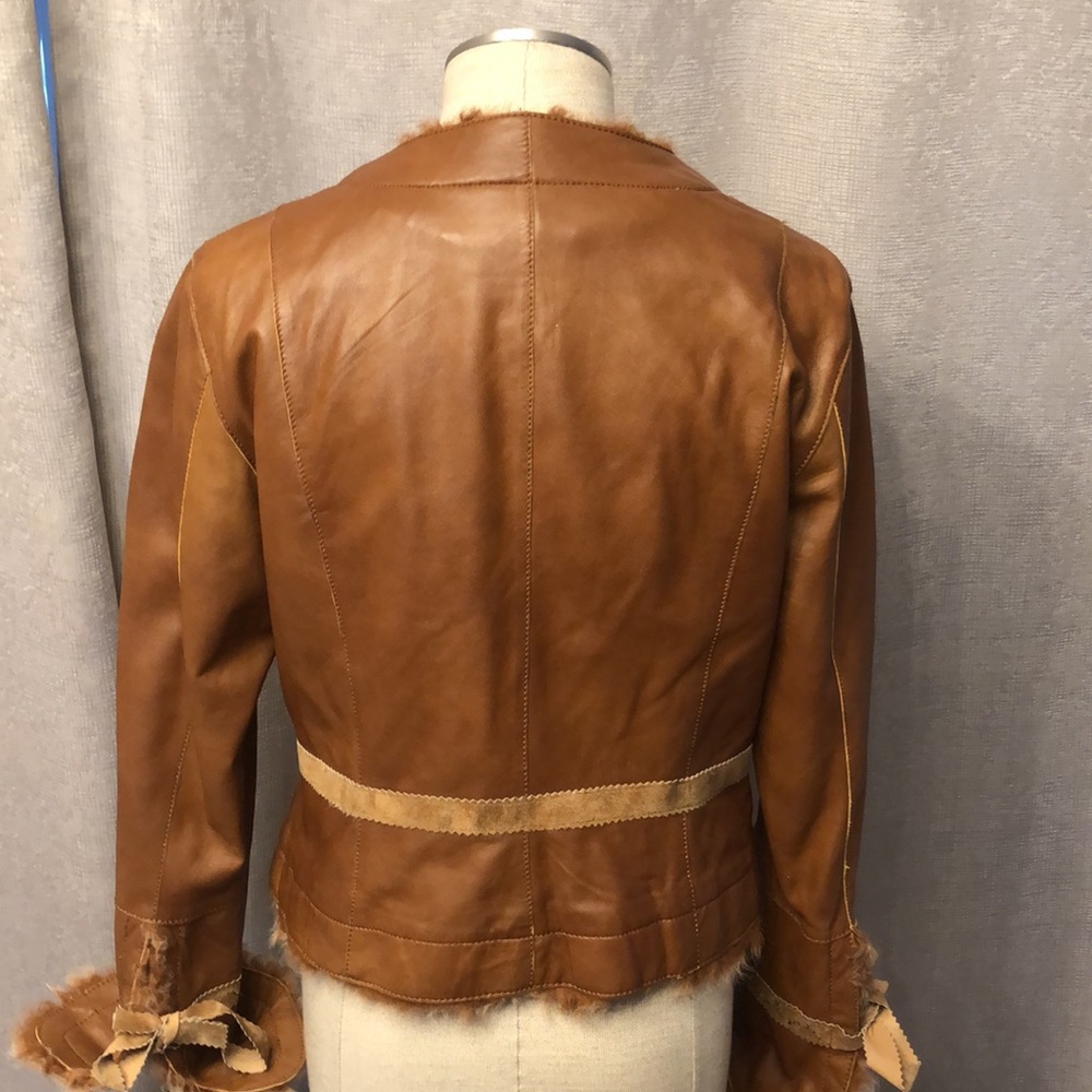 Gorgeous Cache 100% lamb leather jacket. The inside is polyester and lamb fur. - Picture 8 of 9